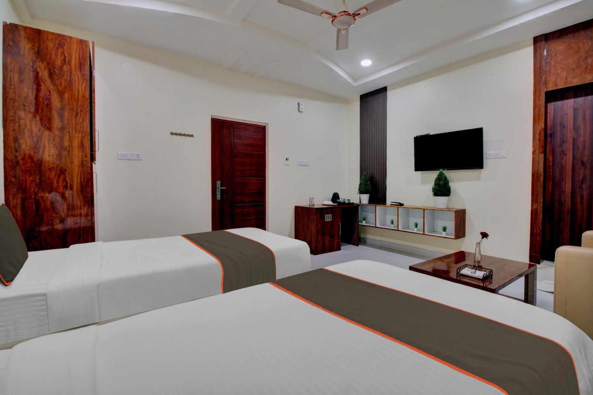 Collection O Hotel Mango Tree Khammam Bagian luar foto
